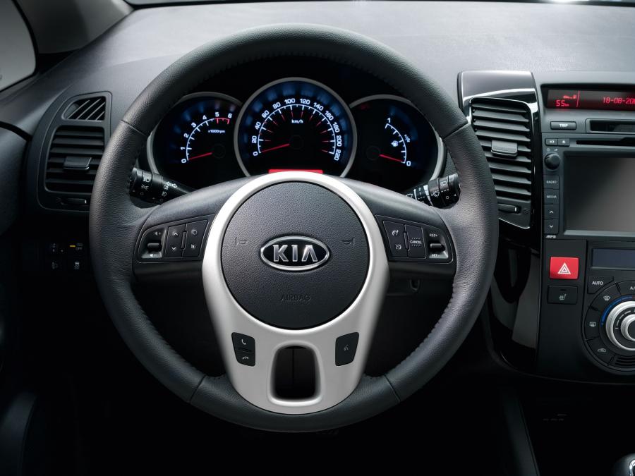  Kia Venga 2009 года  (фото 6 из 16)